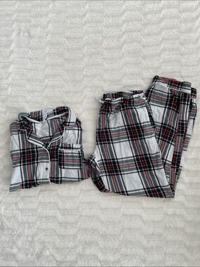 stars above White, Black & Red Plaid Women's Pajama Set
